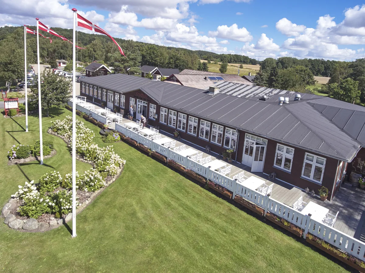Knudhule Badehotel om sommeren