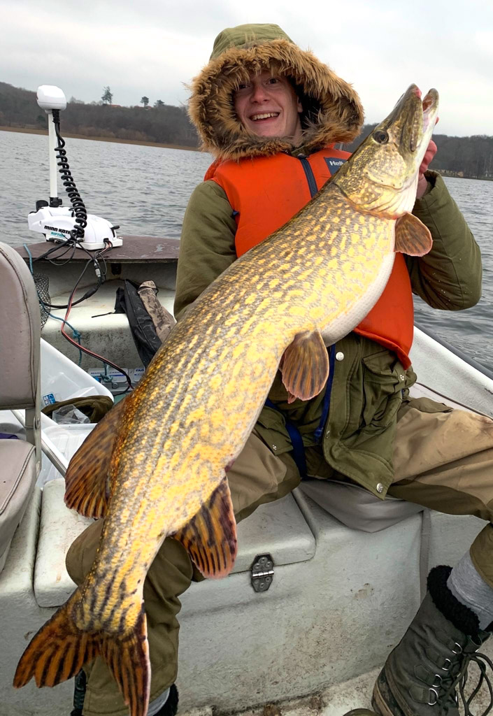 Dreng med fisk