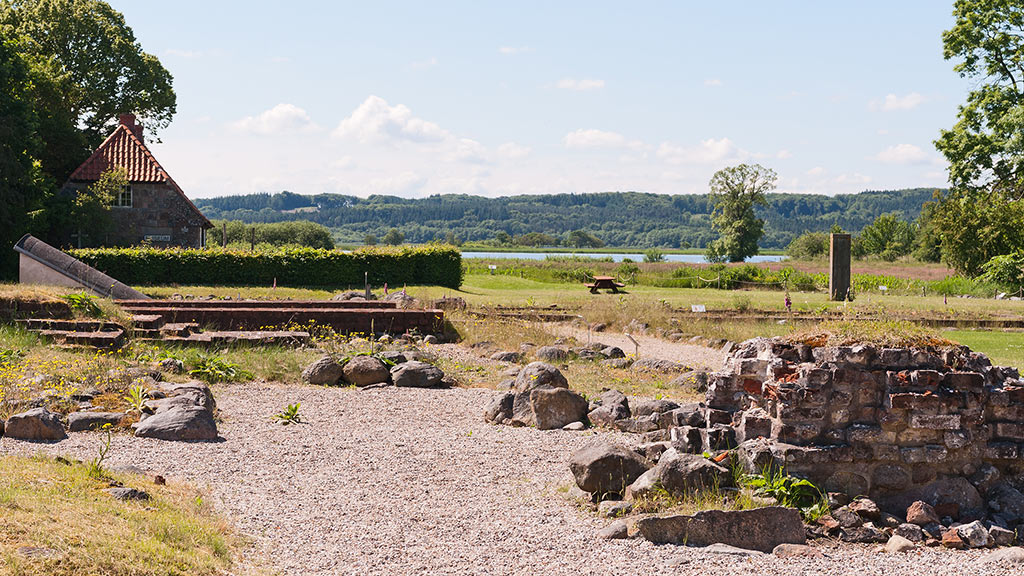 øm kloster ruiner