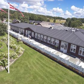 Knudhule Badehotel om sommeren